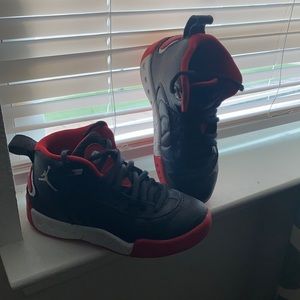 LIKE NEW JORDANS